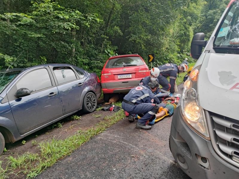 Oito pessoas ficam gravemente feridas após forte batida entre dois carros  na PR-317, em Toledo, Oeste e Sudoeste