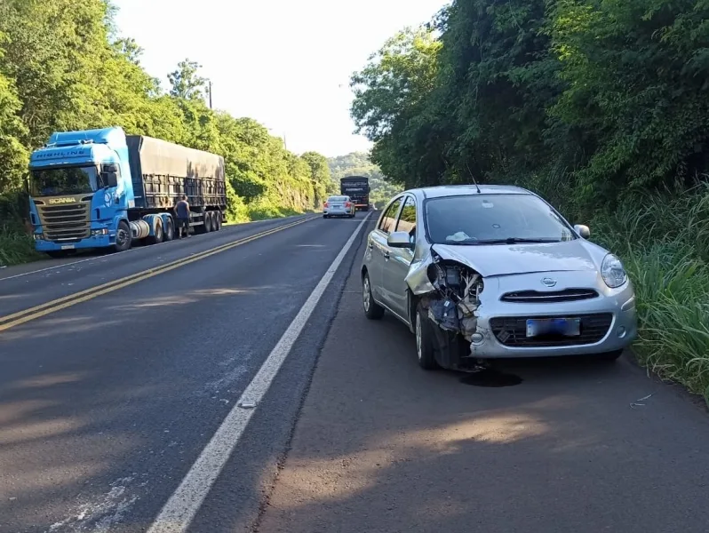 Acidente envolve três veículos na BR-163 em Mercedes