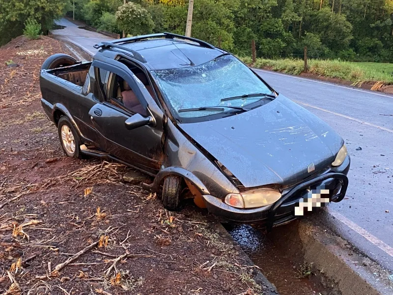 Picape capota entre Mercedes e Porto Mendes