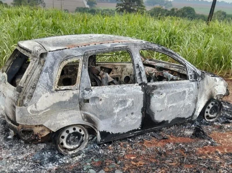Carro possivelmente usado em tentativa de homicídio é encontrado incendiado em Marechal