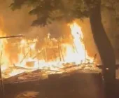 Casa é destruída por incêndio durante a madrugada em Pato Bragado