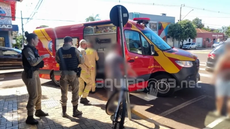 Acidente envolvendo carro e patinete deixa uma pessoa ferida no centro de Marechal Rondon