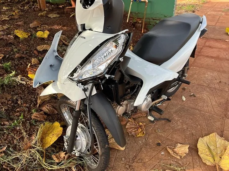 Acidente entre moto e carro deixa mulher ferida em Nova Santa Rosa