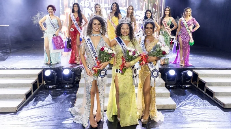 Larissa Fernanda é a coroada Rainha da 46ª Festa das Nações de Guaíra