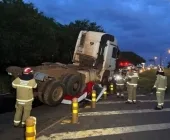 Caminhão se solta de guincho, 'atropela' cabine e mata motorista na PR-323
