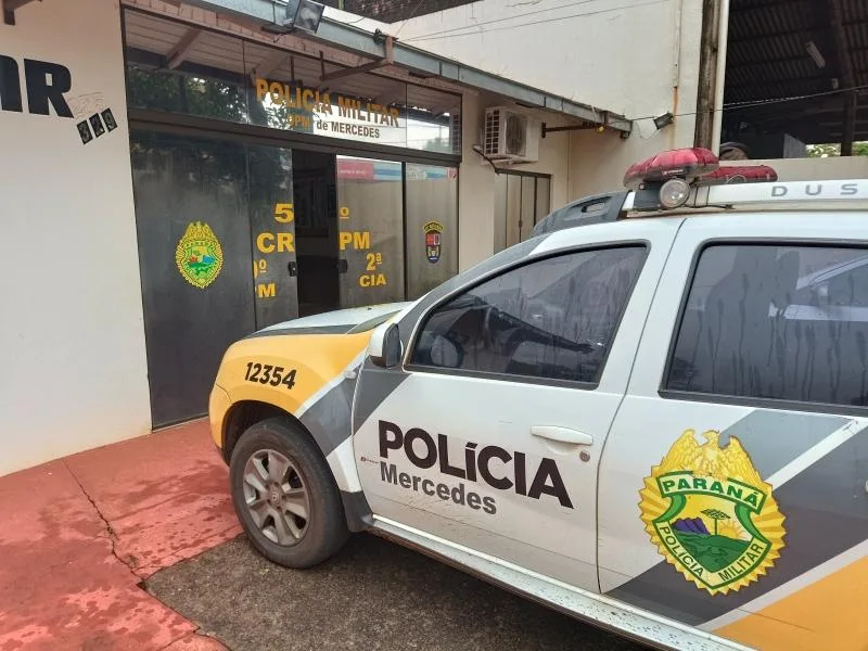 Notebook e caixa de som são furtados de veículo em Mercedes