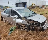 Câmeras flagram carro desgovernado invadindo empresas na BR-163 entre Toledo e Marechal