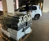 PRF apreende Uno lotado de drogas após perseguição e colisão em Guaíra