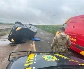 Vídeo mostra carro com drogas capotando na BR-163 em fuga da PRF