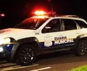 Gol capota ao colidir com carro estacionado, em Guaíra