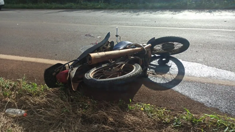Homem fica gravemente ferido ao colidir na traseira de caminhão na BR-163 em Toledo