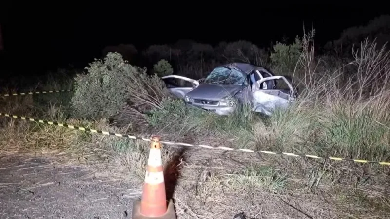 Duas mulheres morrem e criança fica gravemente ferida após carro capotar no PR