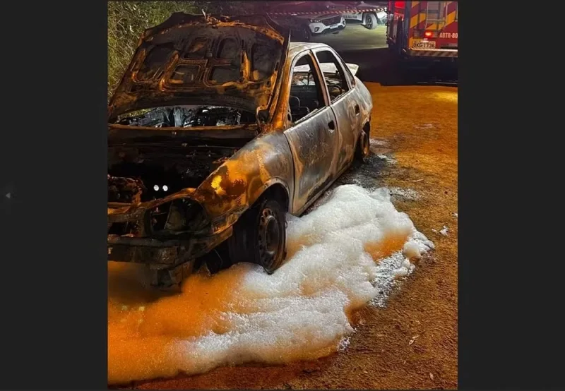 Quatro corpos carbonizados são encontrados em carro em chamas em SC; morador relata grito e explosão