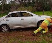 Carro capota na BR-163 na saída de Mundo Novo para Guaíra
