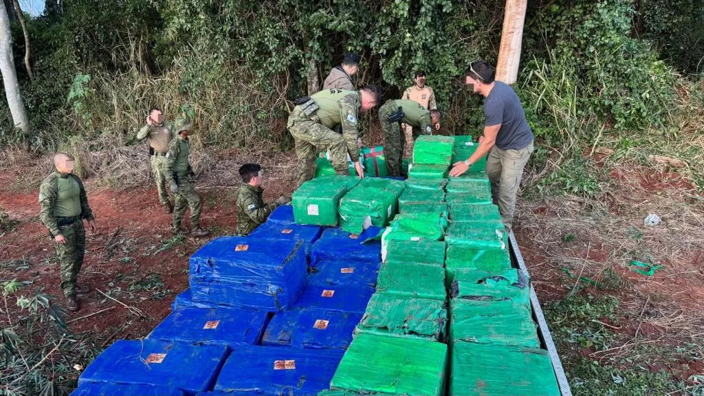 PF e BPFron apreendem mais de 8,5 toneladas de maconha em operação em Altônia