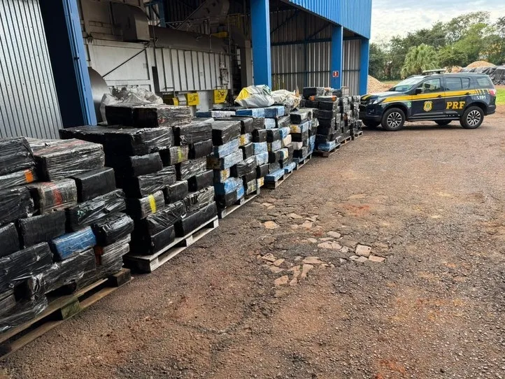 PRF apreende quase 7,5 tonelada de maconha na BR-163 em Guaíra