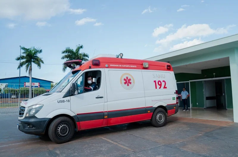 Adolescente fica ferida em colisão entre carro e bicicleta em Guaíra
