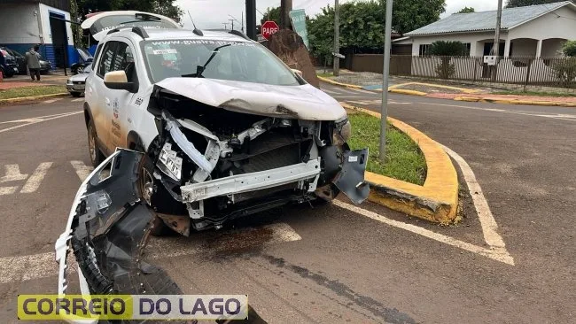Veículo da Prefeitura de Guaíra se envolve em acidente em Santa Helena