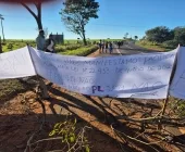 BR-272 é bloqueada por manifestação indígena entre Guaíra e Terra Roxa