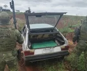 Homem abandona Gol quadrado e caixas de cigarros paraguaios em Guaíra