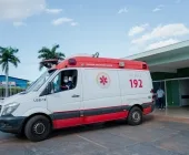 Adolescente fica ferida em colisão entre carro e bicicleta em Guaíra