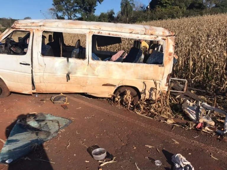 Grave acidente com van deixa um morto e vários feridos em Marechal Rondon
