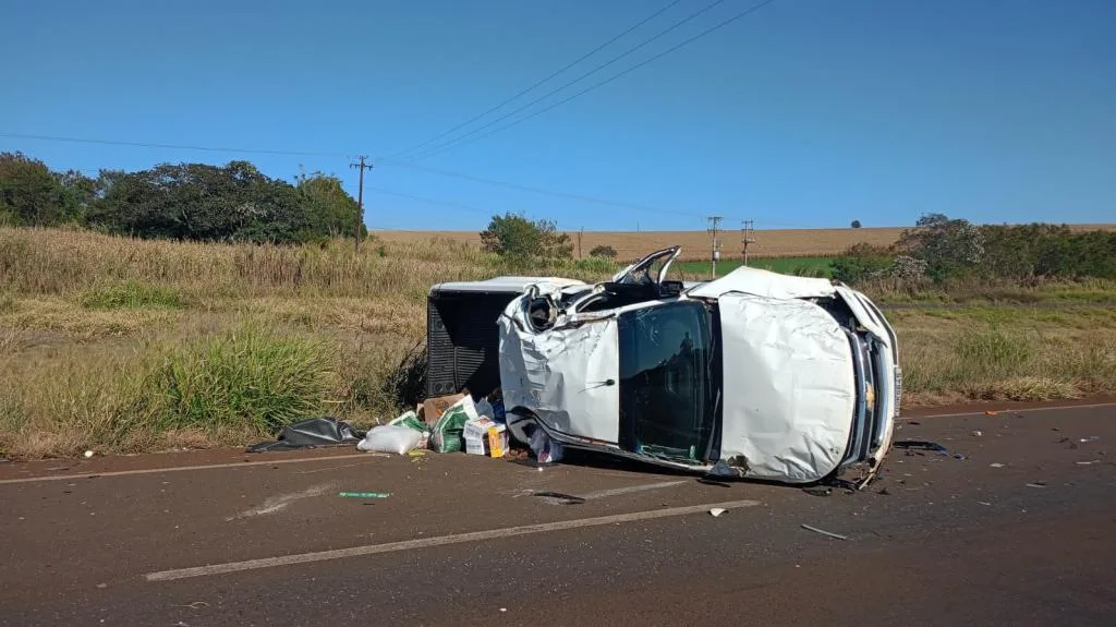 Caminhonete capota por diversas vezes na BR-163, entre Marechal e Toledo