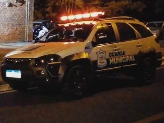 Casal é rendido por criminoso armado durante assalto em residência de Guaíra