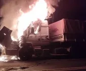 Carreta com placas de Nova Santa Rosa pega fogo na BR-277