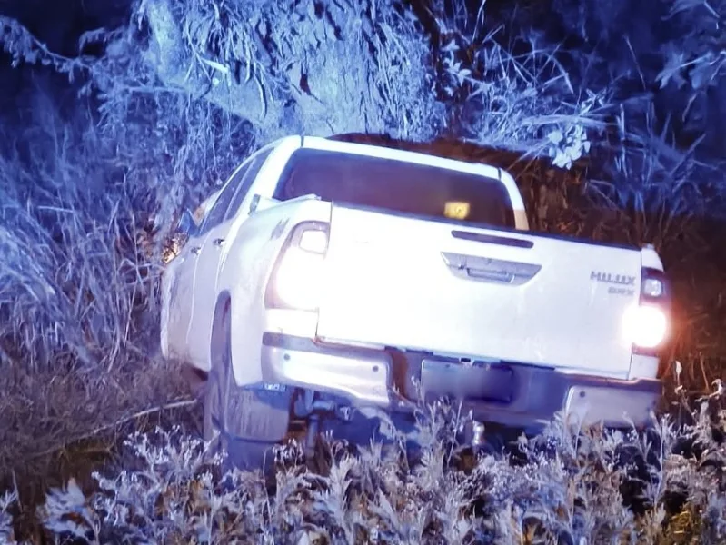Caminhonete furtada é localizada em Guaíra após acidente