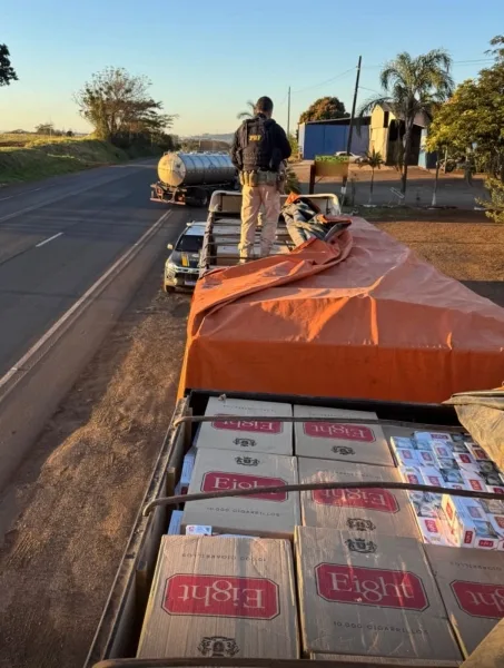 Homem é preso em Mercedes com bitrem carregado de cigarros