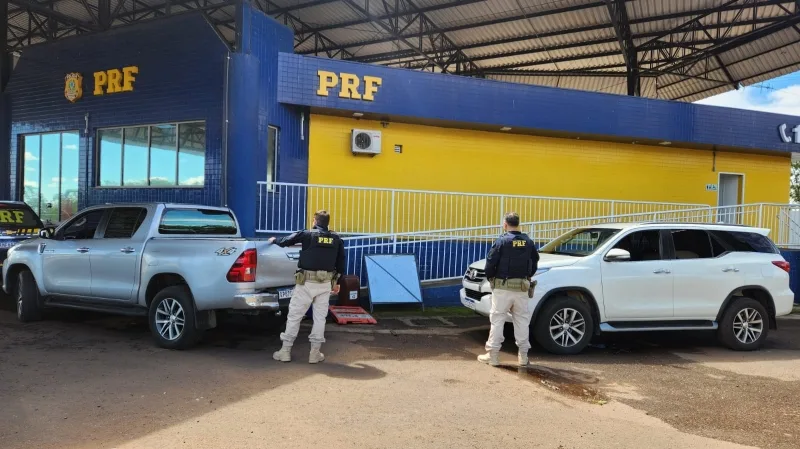 Em Guaíra, PRF recupera duas caminhonetes Hilux furtadas em São Paulo