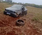 Carro capota no interior de Guaíra e duas pessoas ficam feridas