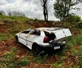 Carro com casal e criança fica destruído em capotamento entre Marechal e Nova Santa Rosa
