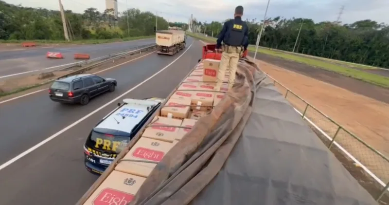 PRF apreende carreta com 450 mil maços de cigarros em Guaíra
