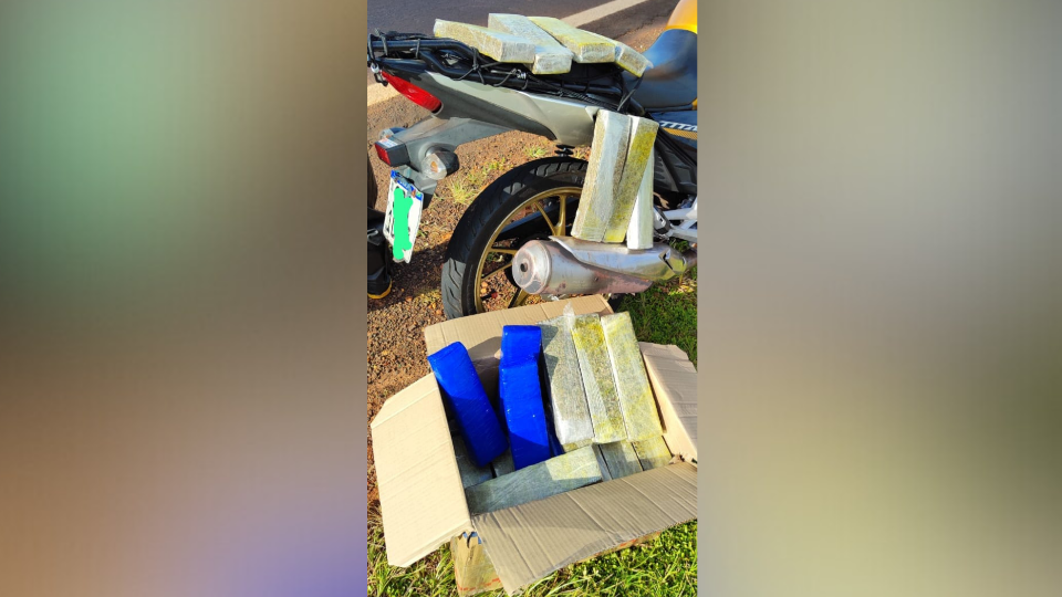 Homem é preso com 30 quilos de maconha em motocicleta, em Terra Roxa