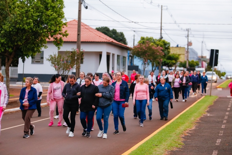 Caminhada Rosa encerra mês de conscientização e atividades do Outubro Rosa em Mercedes