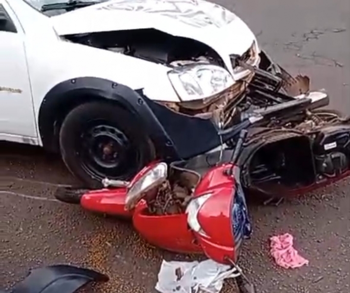 Acidente no centro de Guaíra deixa mulher ferida