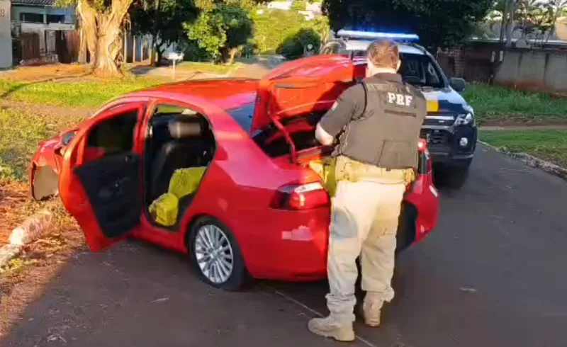 Com carro carregado de drogas, homem é preso em Guaíra após tentar se esconder em residência
