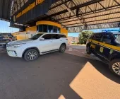 Após perseguição por ruas de Guaíra, PRF recupera Hilux roubada