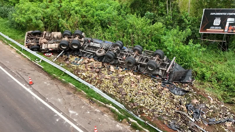 Caminhoneiro morre em grave acidente na Ponte Ayrton Senna, entre Guaíra e Mundo Novo