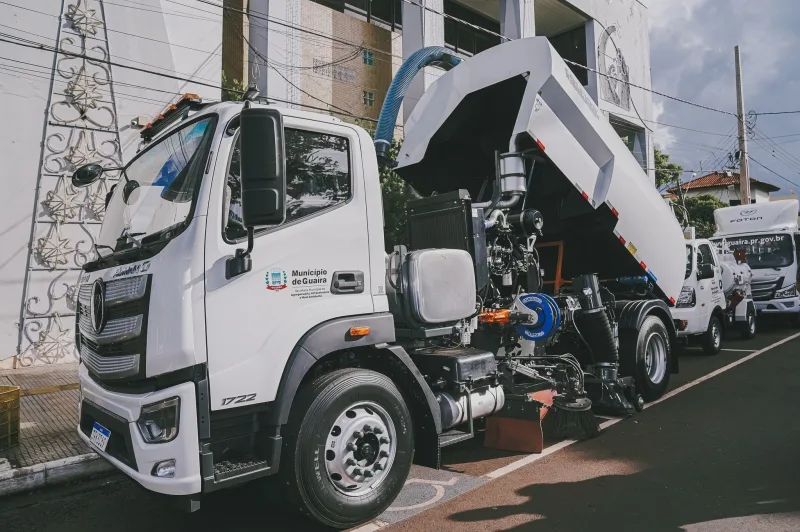 Município de Guaíra entrega novos veículos e fortalece a estrutura de limpeza urbana e infraestrutura