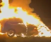 Carro fica destruído em incêndio na BR-163 entre Marechal Rondon e Toledo