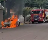 Veículo é incendiado por dois homens encapuzados em Toledo