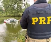 PRF apreende segundo adolescente que estava em carro com ilícitos que caiu em açude em Mercedes