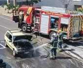 Carro pega fogo na Avenida Maripá e mobiliza Corpo de Bombeiros em Marechal Rondon