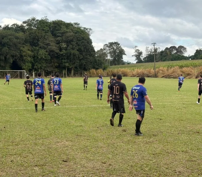 Copa MCR Amidos/Dualt Bolas começa com nove gols em Mercedes