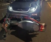 Dois jovens ficam feridos em colisão no centro de Marechal Rondon