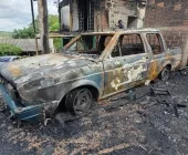 Incêndio destrói casa, carro, moto e equipamentos de trabalho no interior de Toledo