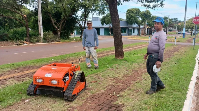 Guaíra adquire robô controlado por controle remoto para reforçar limpeza urbana